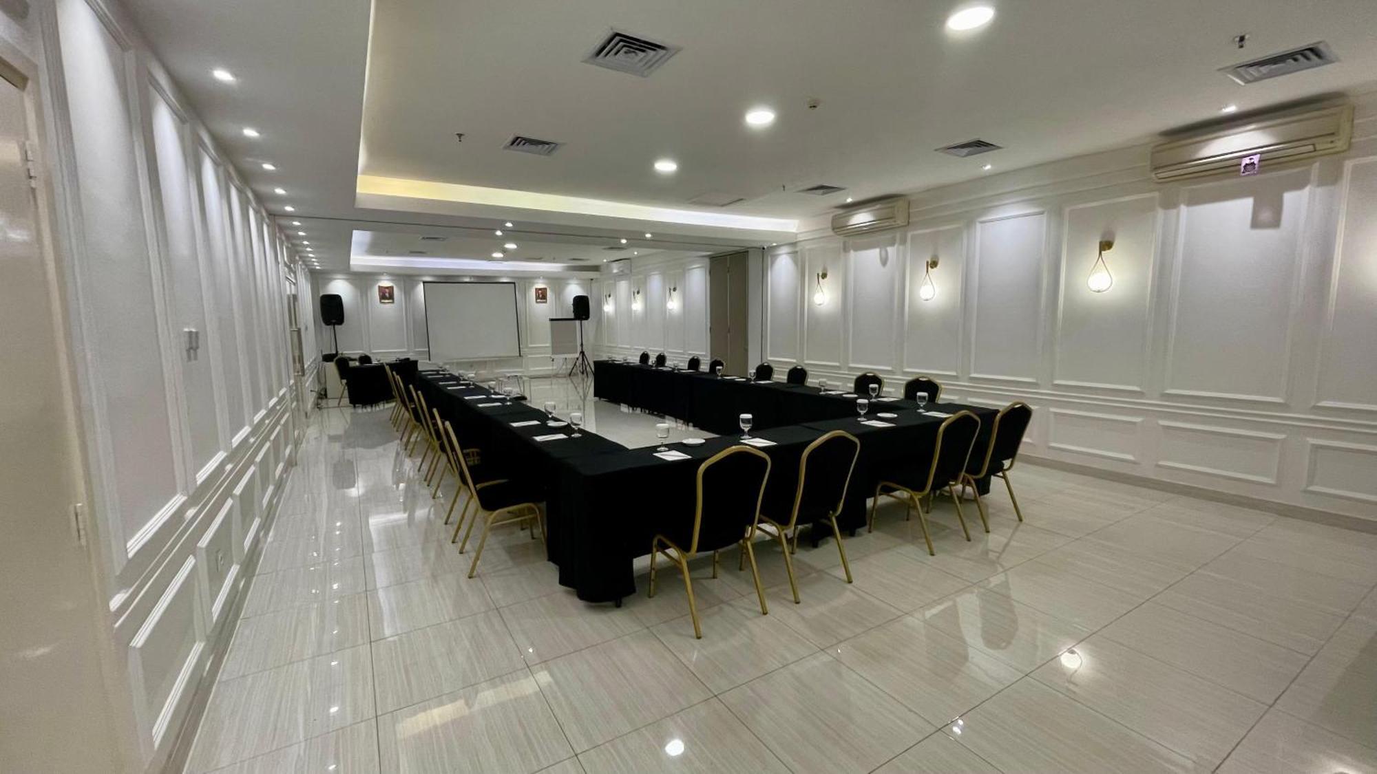 Horu Mangga Dua Square Hotel