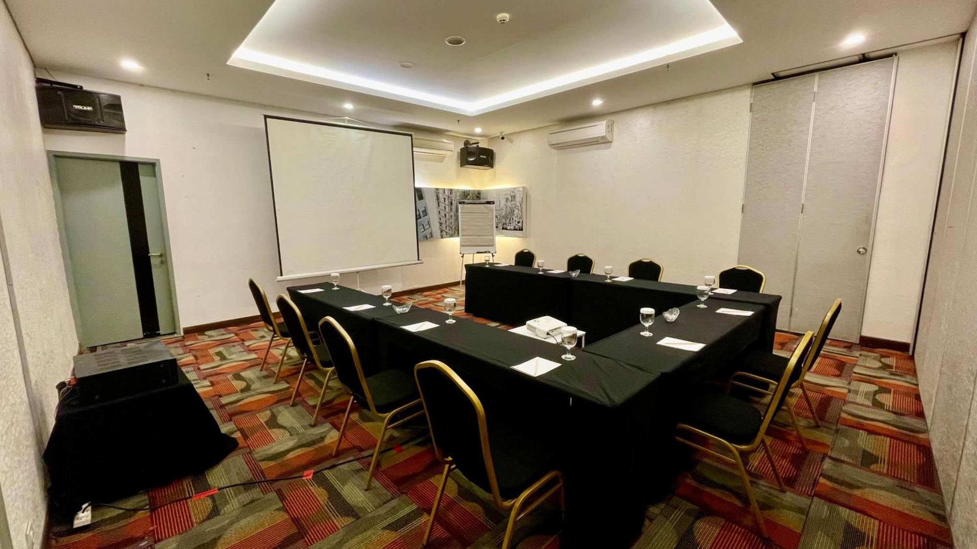 Horu Mangga Dua Square Hotel 3*